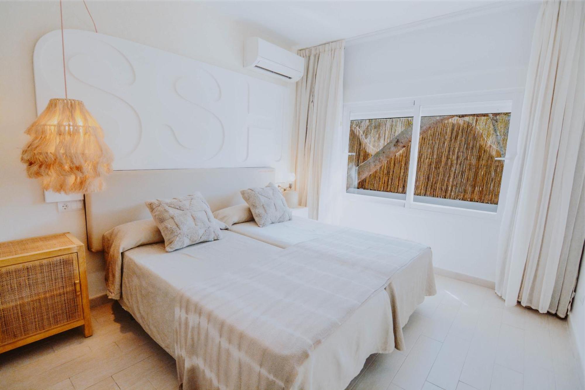 Aparthotel Secret Oasis Ibiza-Only Adults Sant Antoni de Portmany Esterno foto