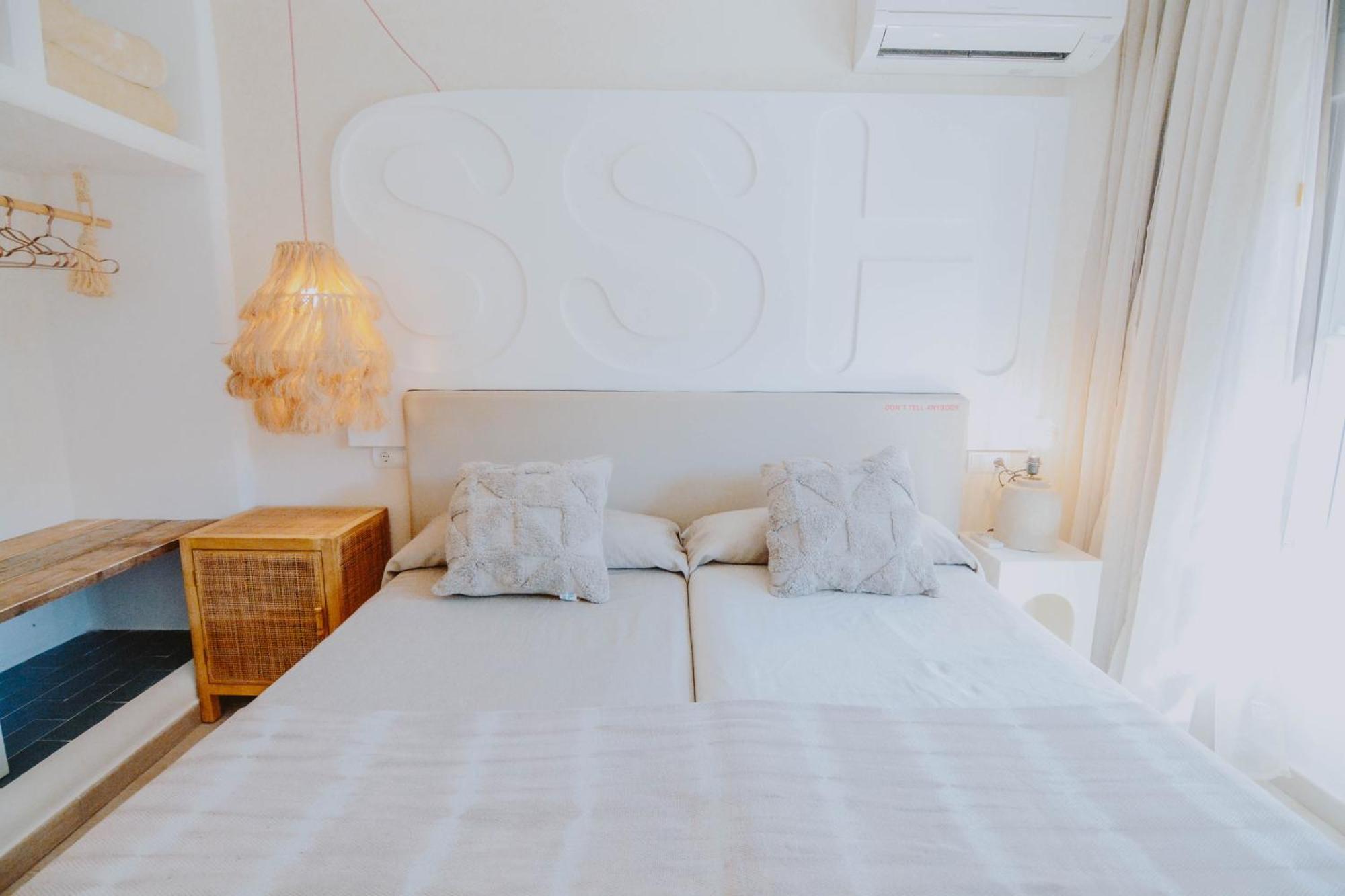 Aparthotel Secret Oasis Ibiza-Only Adults Sant Antoni de Portmany Esterno foto